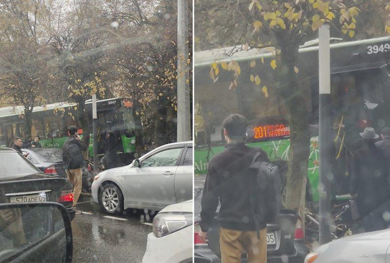 «Алматыэлектрокөлік» ЖШС: Соқтығысқан автобустардың тежегіші істен шыққан жоқ